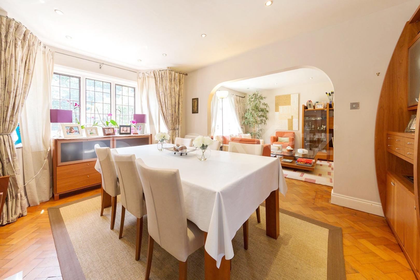 A Beautiful double receptioned 4 bedroom house in the hampstead suburbs Brim Hill, Hampstead Garden Suburb 